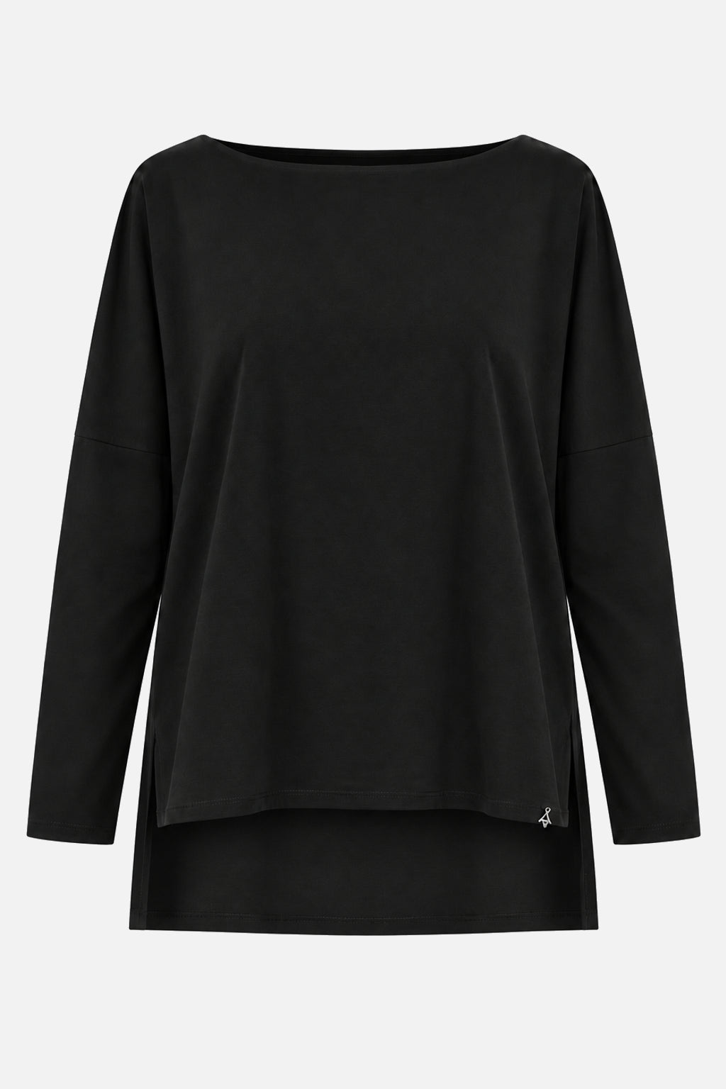 AMALEA Black Longsleeve mit U-Boot-Ausschnitt, seitlichen Schlitzen und verlängertem Rückensaum als Freisteller