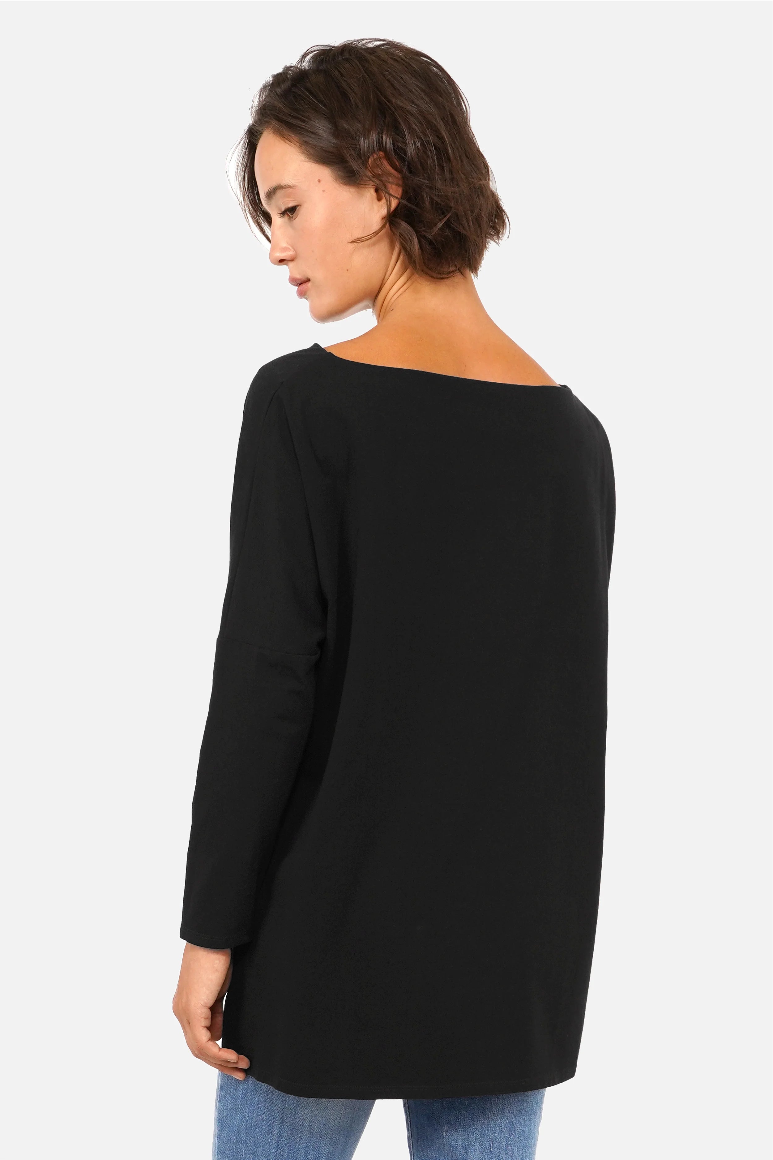 AMALEA Longsleeve aus weichem Baumwolljersey mit U-Boot-Ausschnitt und verlängertem Rückensaum