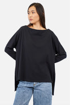 AMALEA Longsleeve aus weichem Baumwolljersey mit U-Boot-Ausschnitt und verlängertem Rückensaum in Relaxed Fit