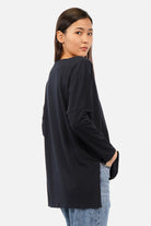 AMALEA Longsleeve aus weichem Baumwolljersey mit U-Boot-Ausschnitt und verlängertem Rückensaum in Relaxed Fit