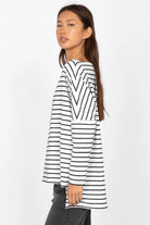 AMALEA Gestreiftes Longsleeve black and white striped cotton stretch top with relaxed fit and boat neckline on model