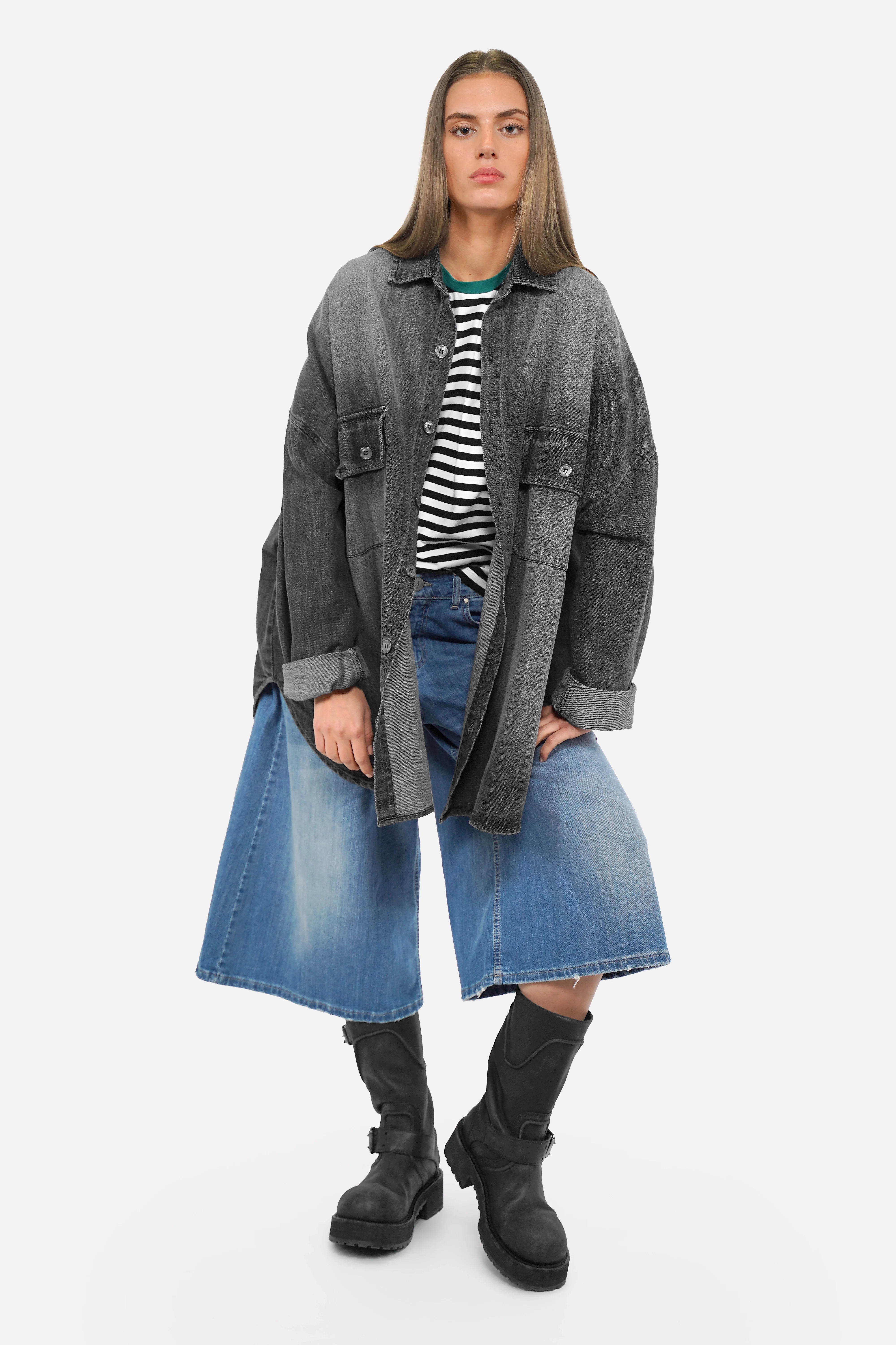 ANEA Oversized Denim Hemdjacke in Blackwashed-Optik mit Hemdkragen und Brusttaschen