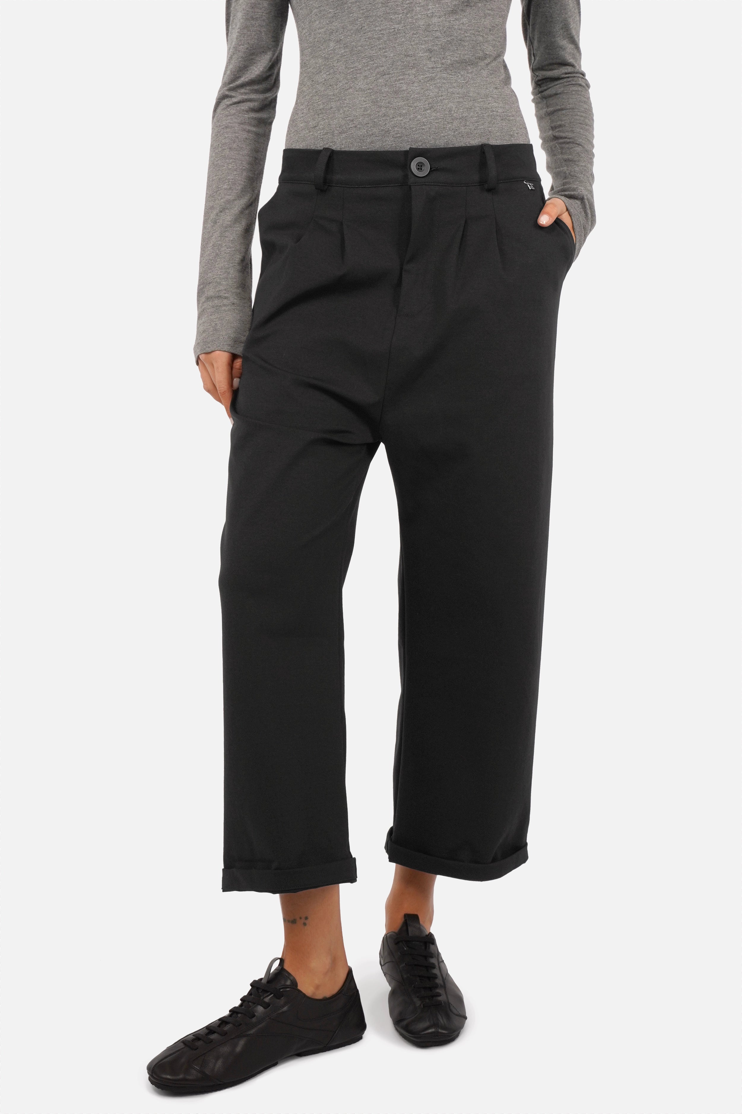 THIRA pleated trousers with belt
