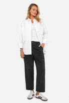 BELDI croppierte Hose mit relaxed Fit, mittlerer Bundhöhe und geradem, verkürztem Bein
