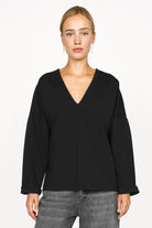 Schwarze BERLEY Relaxed V-Neck Bluse aus weichem Jersey mit V-Ausschnitt und lockerer Passform