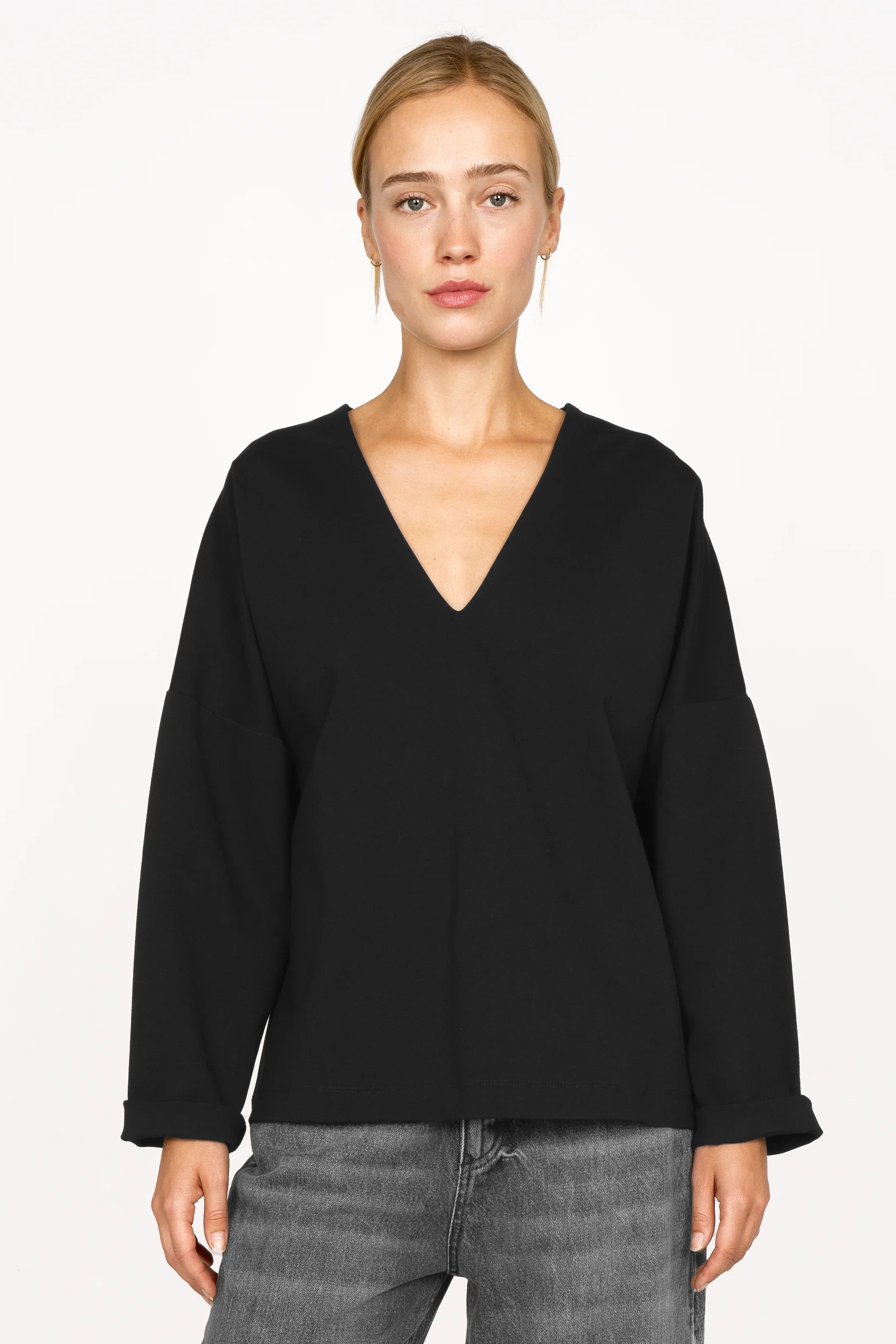 Schwarze BERLEY Relaxed V-Neck Bluse aus weichem Jersey mit V-Ausschnitt und lockerer Passform