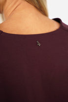 Damen BERLEY Relaxed V-Neck Shirt aus weichem, knitterfreiem Jersey mit V-Ausschnitt und überschnittenen Schultern