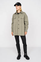 Damen BJORA Overshirt aus festem Wollmix mit Brust- und Seitentaschen, oversized Fit und abgerundetem Saum
