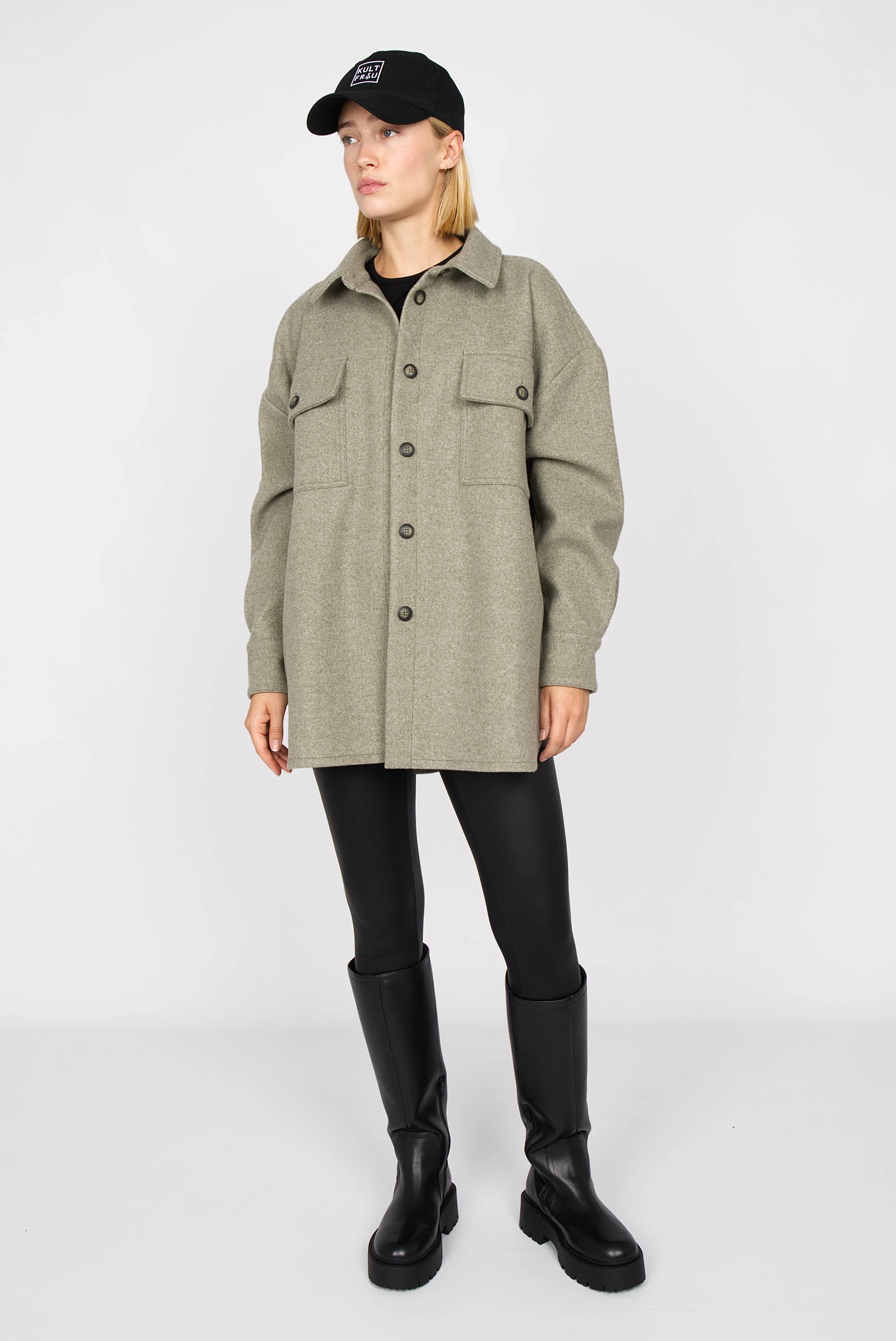 Damen BJORA Overshirt aus festem Wollmix mit Brust- und Seitentaschen, oversized Fit und abgerundetem Saum