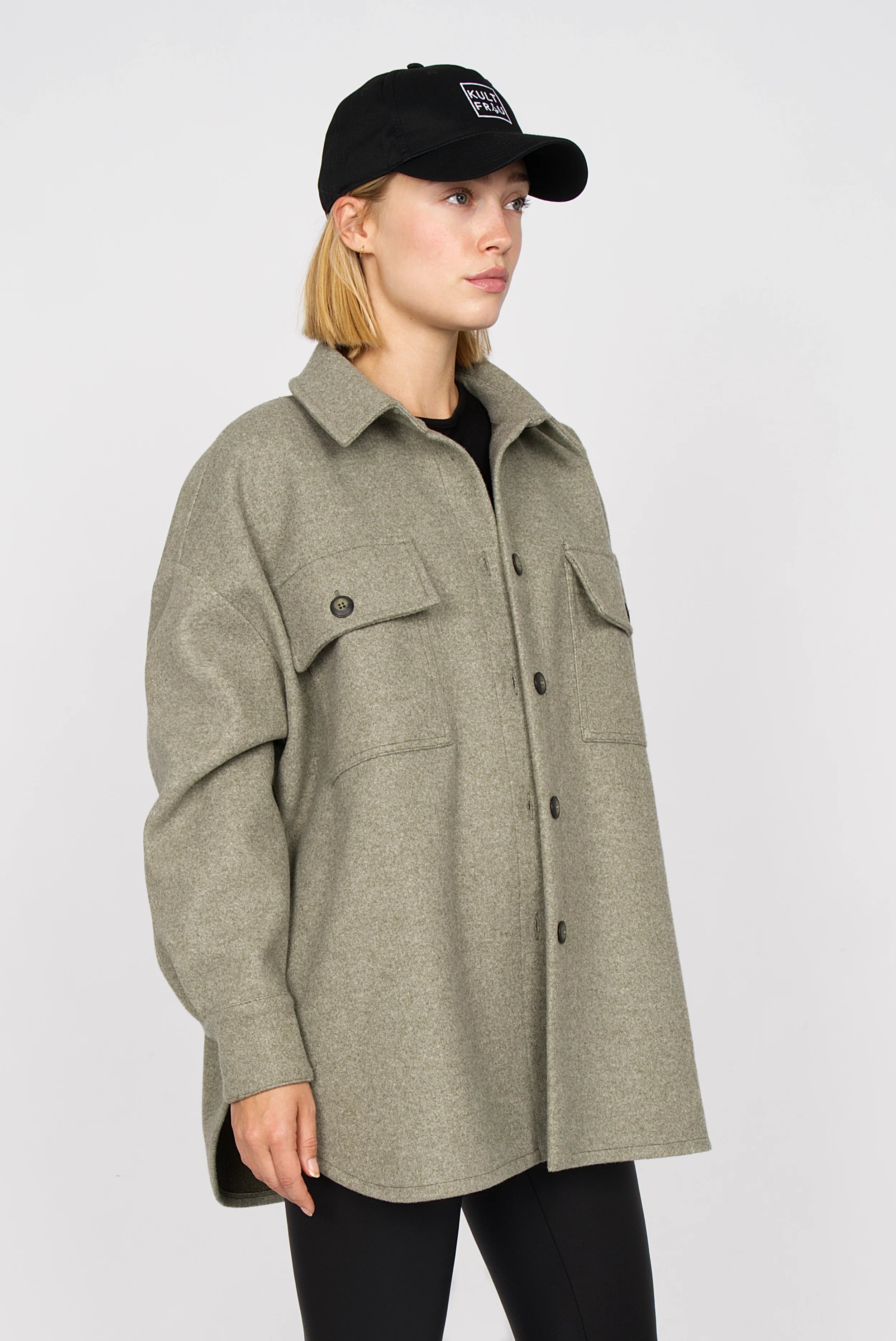 Oversized BJORA Overshirt aus festem Wollmix mit Brusttaschen und abgerundetem Saum