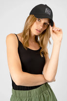 PEMA Trucker Cap aus Baumwolle mit gebogenem Schirm und Logo-Stitching, verstellbar mit Metallschnalle