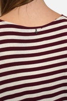 Weiches fließendes Viskosejersey Gestreiftes T-Shirt mit U-Bootausschnitt und oversized Fit in Natur-Red plum Streifen