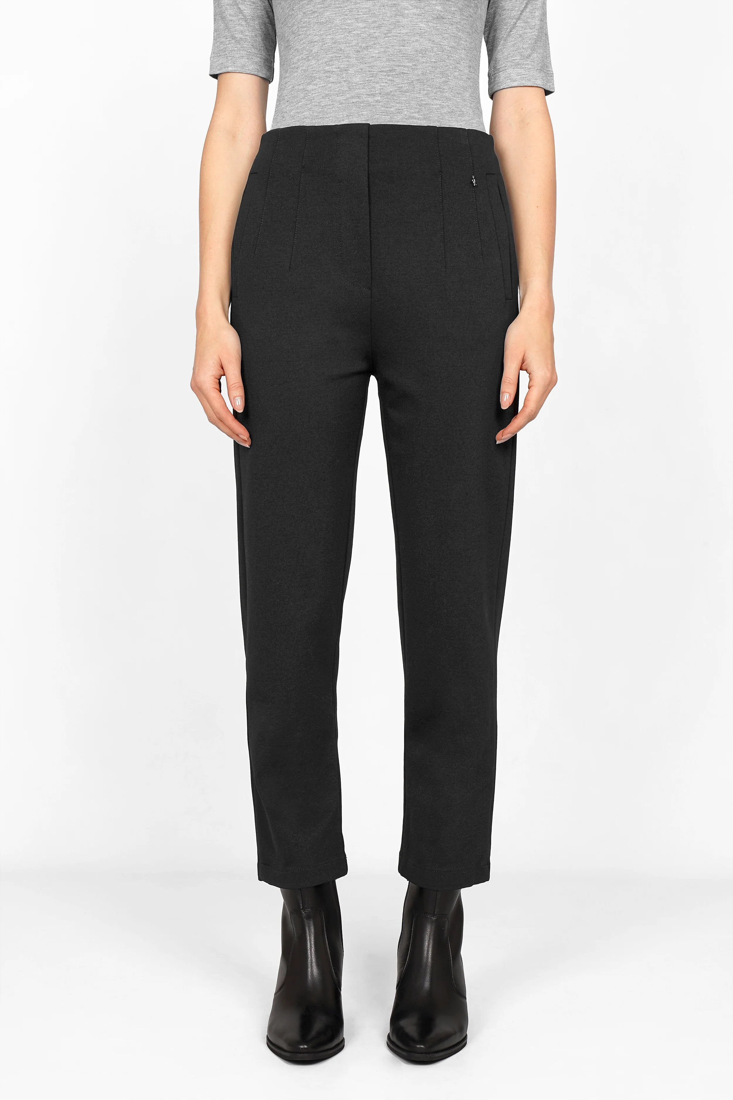 Schwarze CEELIA Zigarettenhose mit hohem Bund und elastischem Abschluss hinten