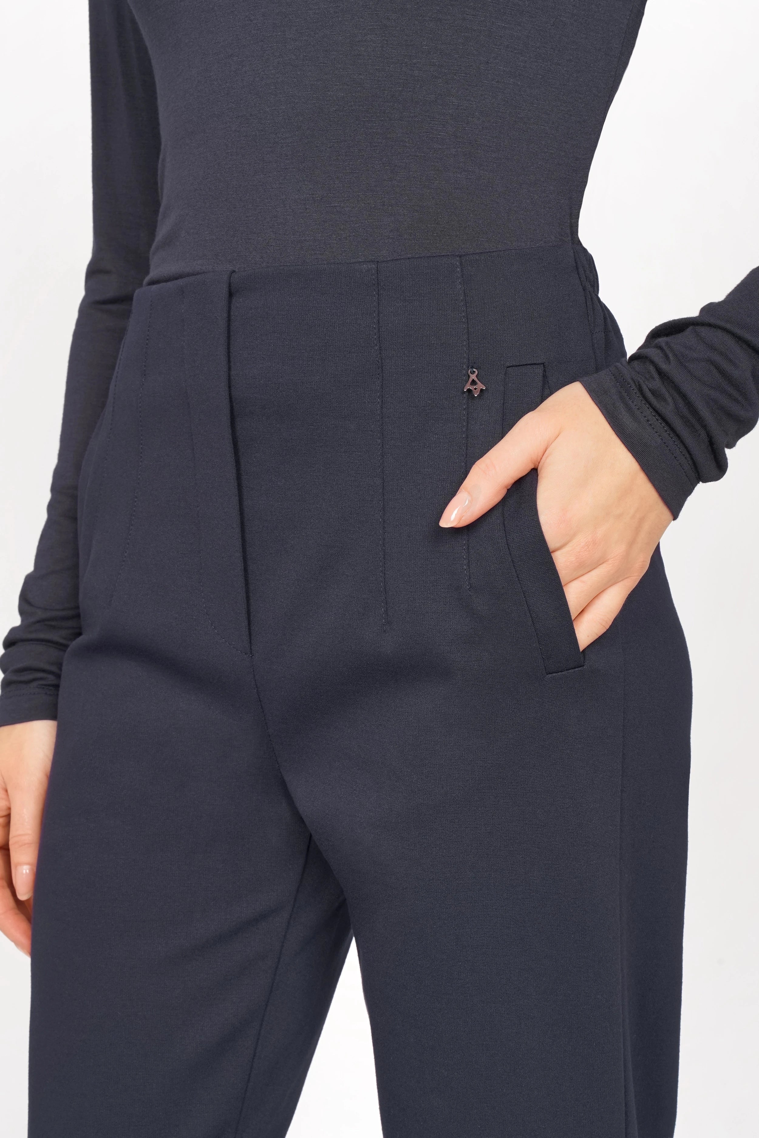 CEELIA Ankle Pants slim fit cropped high waist pants with side pockets and decorative seams in dark fabric