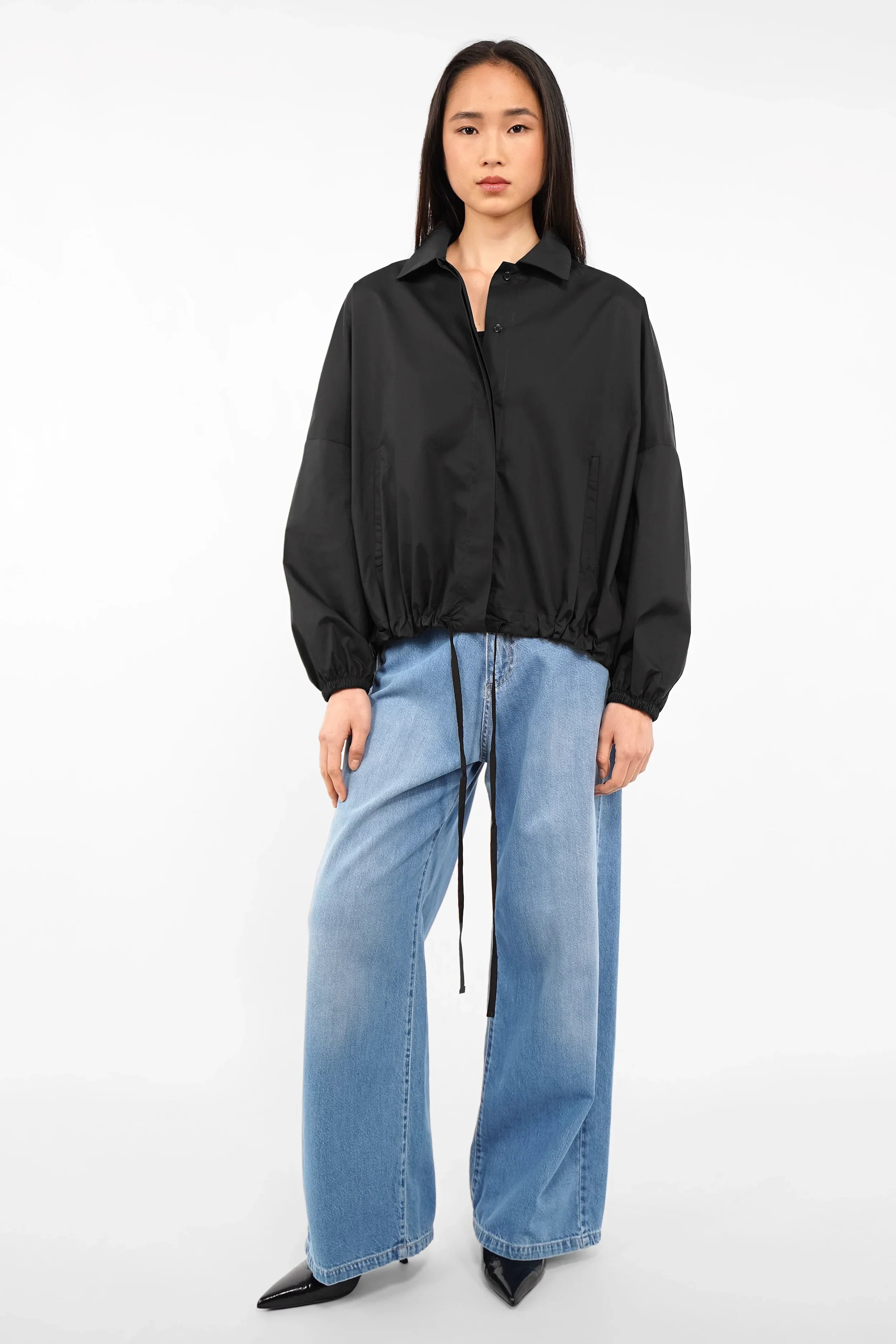 Lockere Hemdjacke aus leichtem Baumwollstoff mit klassischem Kragen und oversized Fit