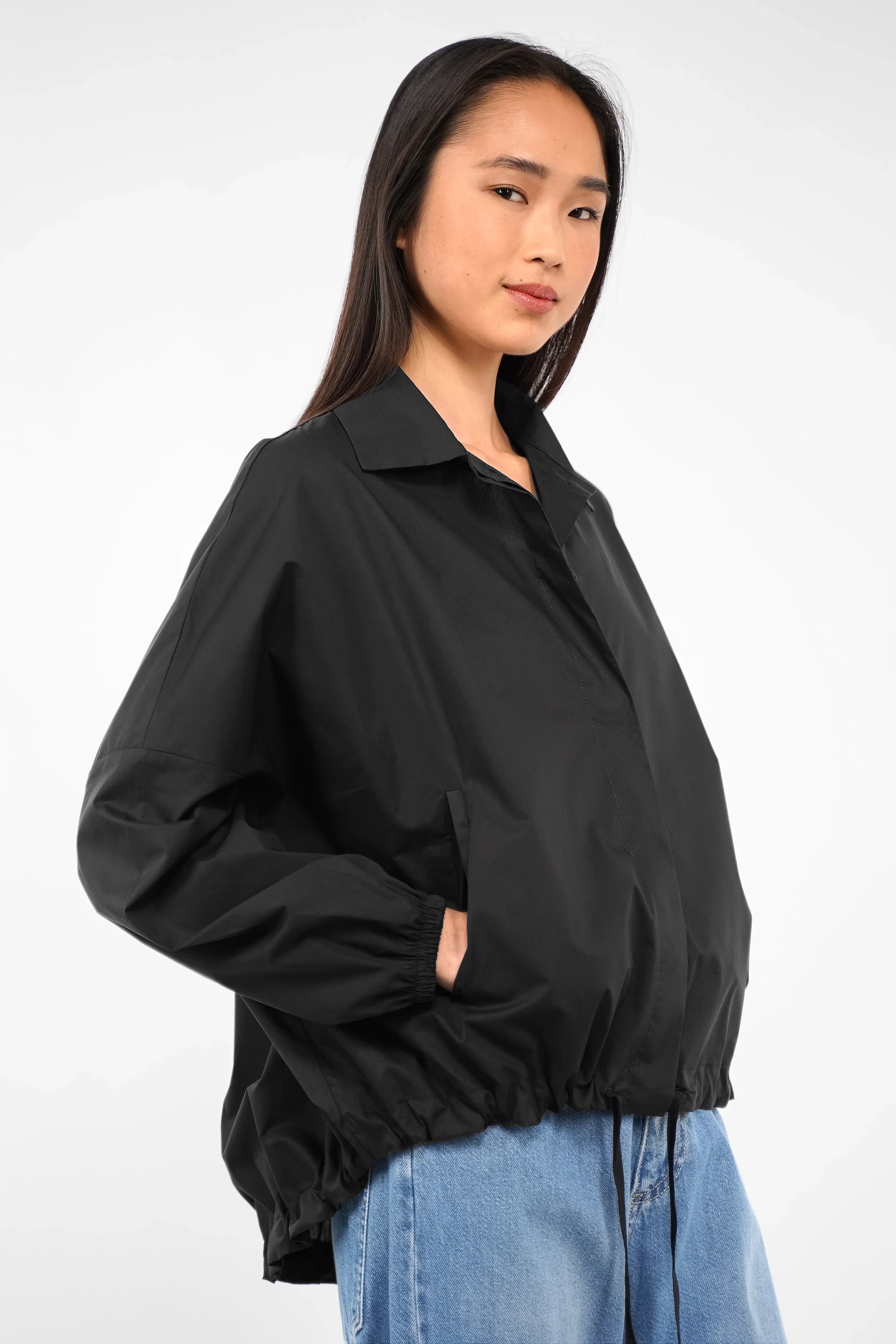 Lockere Hemdjacke aus leichtem Baumwollstoff mit verdeckter Knopfleiste und Oversized Fit