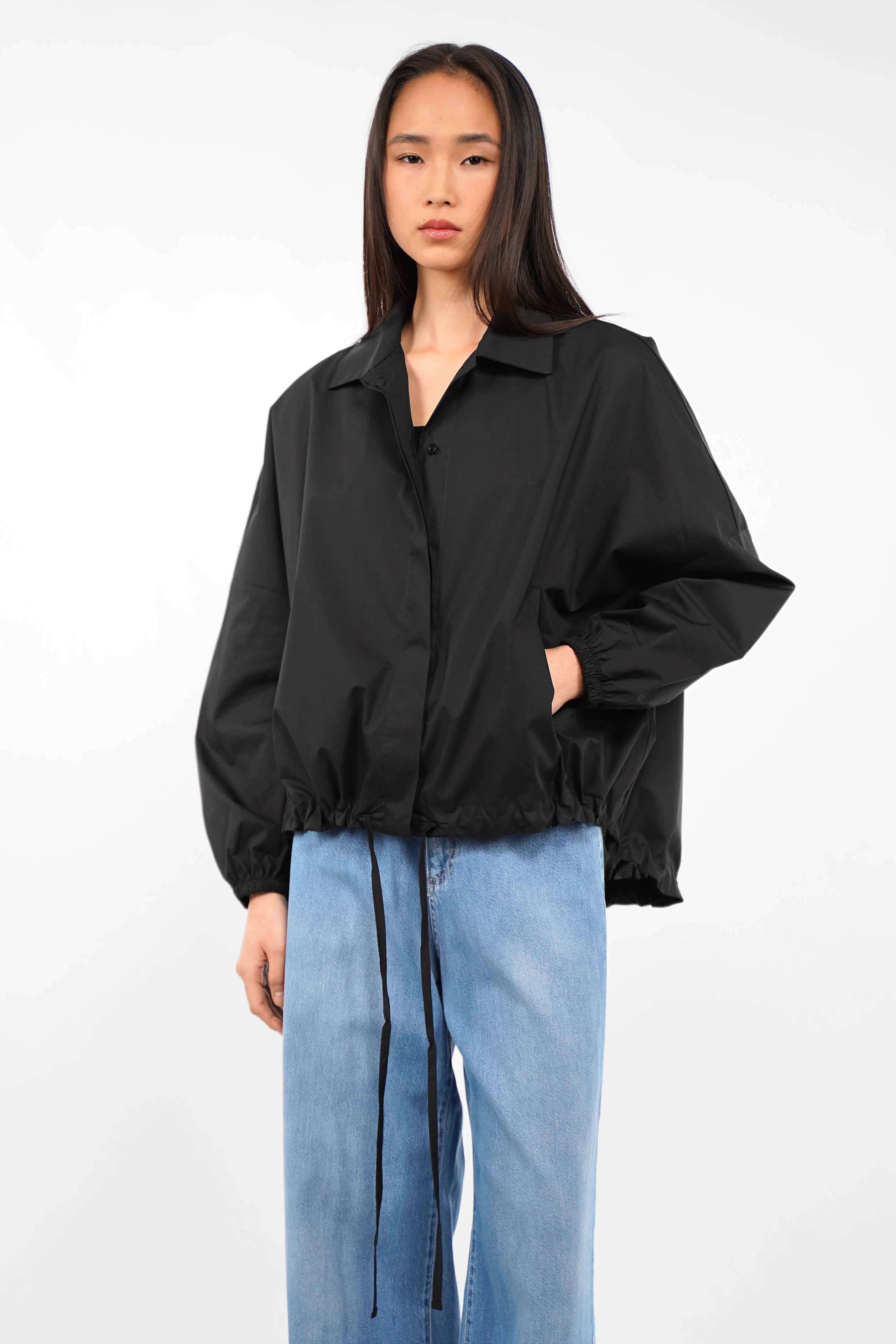 Lockere Hemdjacke aus leichtem Baumwollstoff mit oversized Fit und verdeckter Knopfleiste