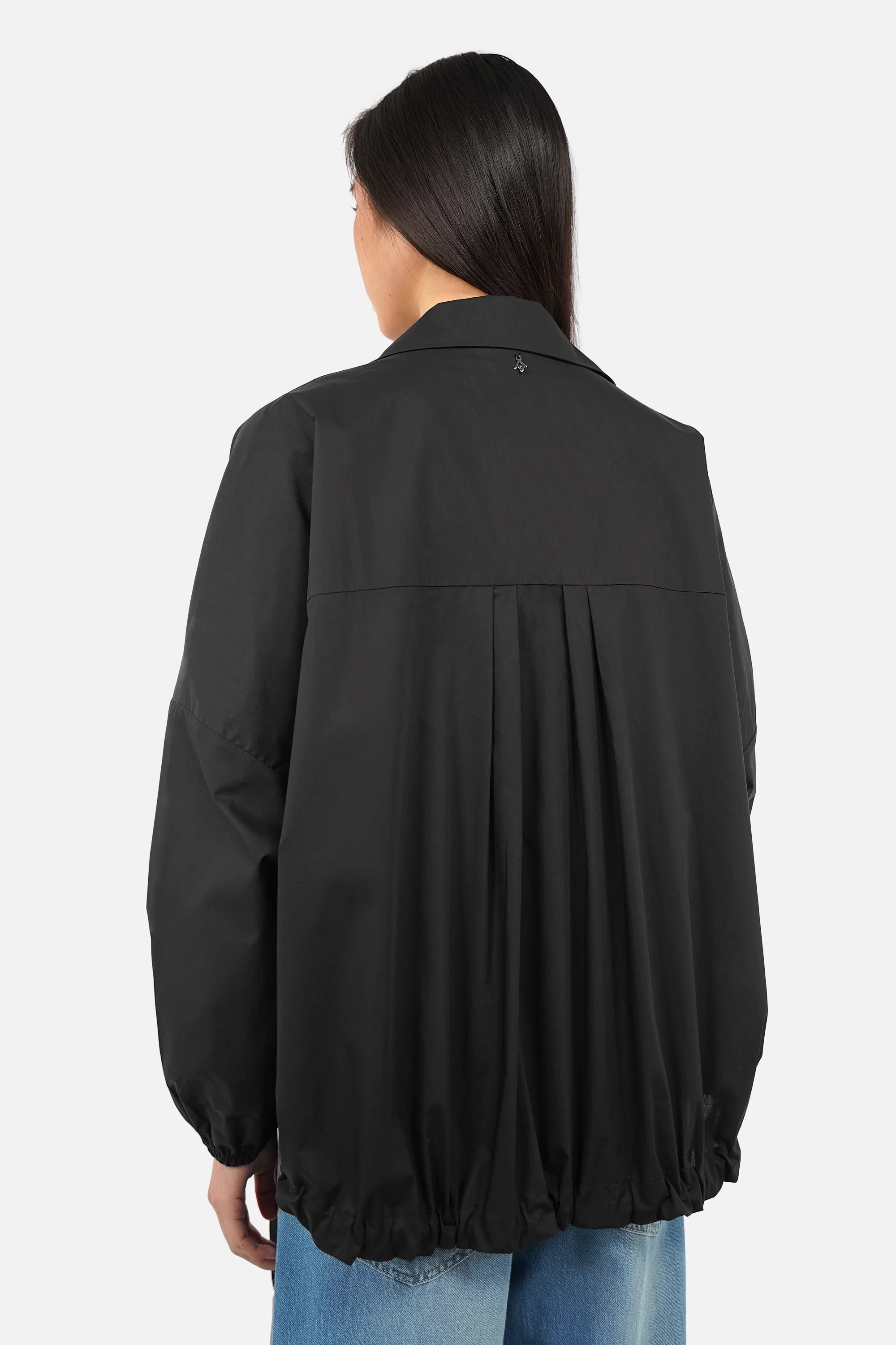 Lockere Hemdjacke aus leichtem Baumwollstoff mit klassischem Kragen und oversized Schnitt