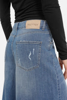 NELKA weite Bermuda-Jeans mit destroyed Waschung und weitem Bein aus leichtem italienischem Denim