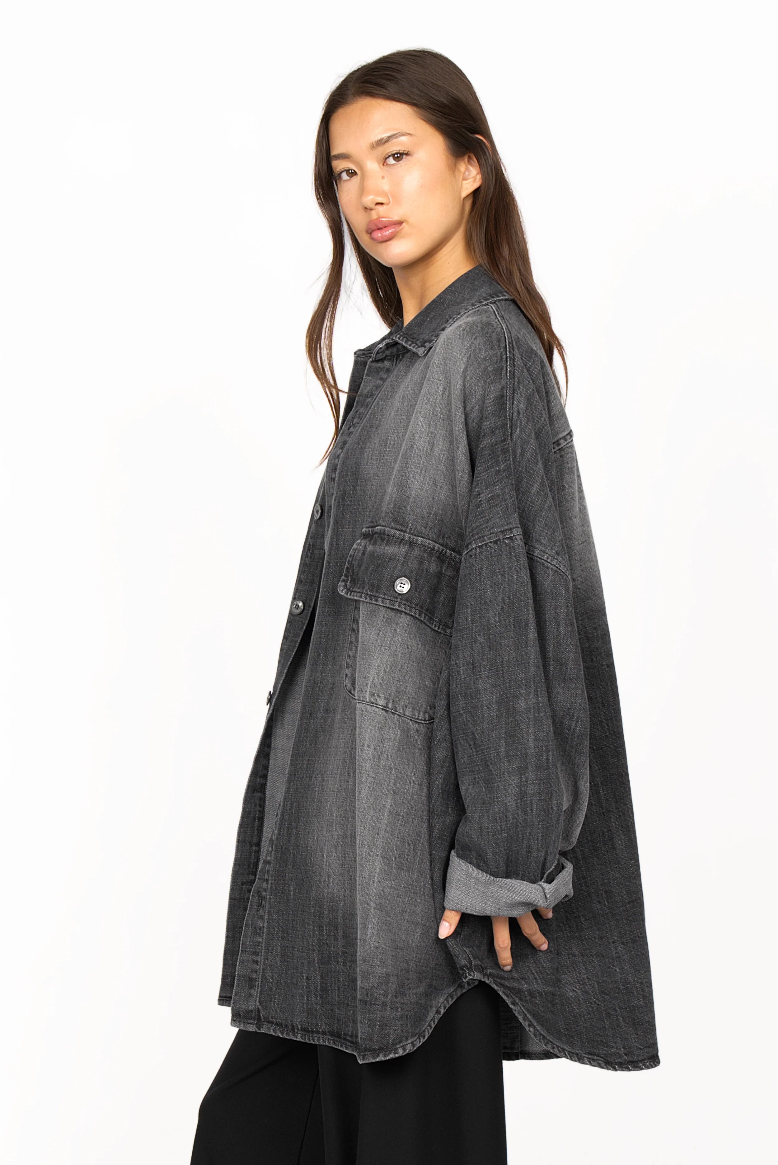Damen ANEA Oversized Hemdjacke im Denim-Look mit Gradient-Waschung und lässigem Schnitt