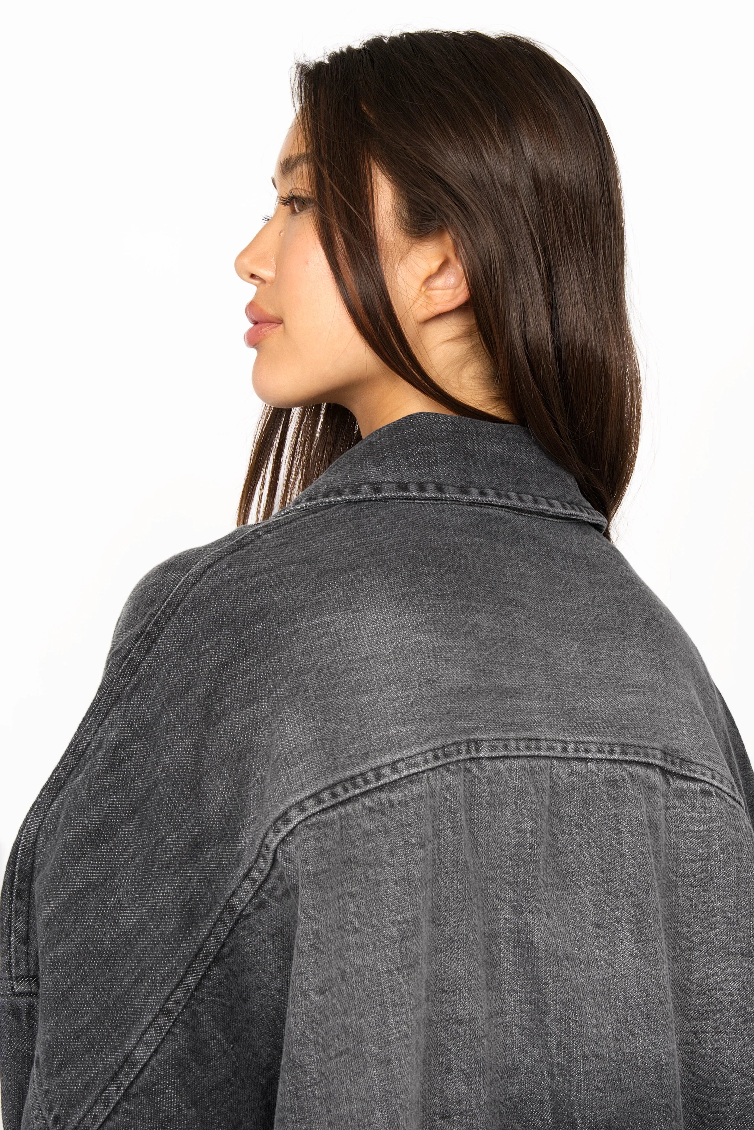 ANEA Oversized Hemdjacke in coolem Denim-Look mit gradienter Waschung und oversized Passform