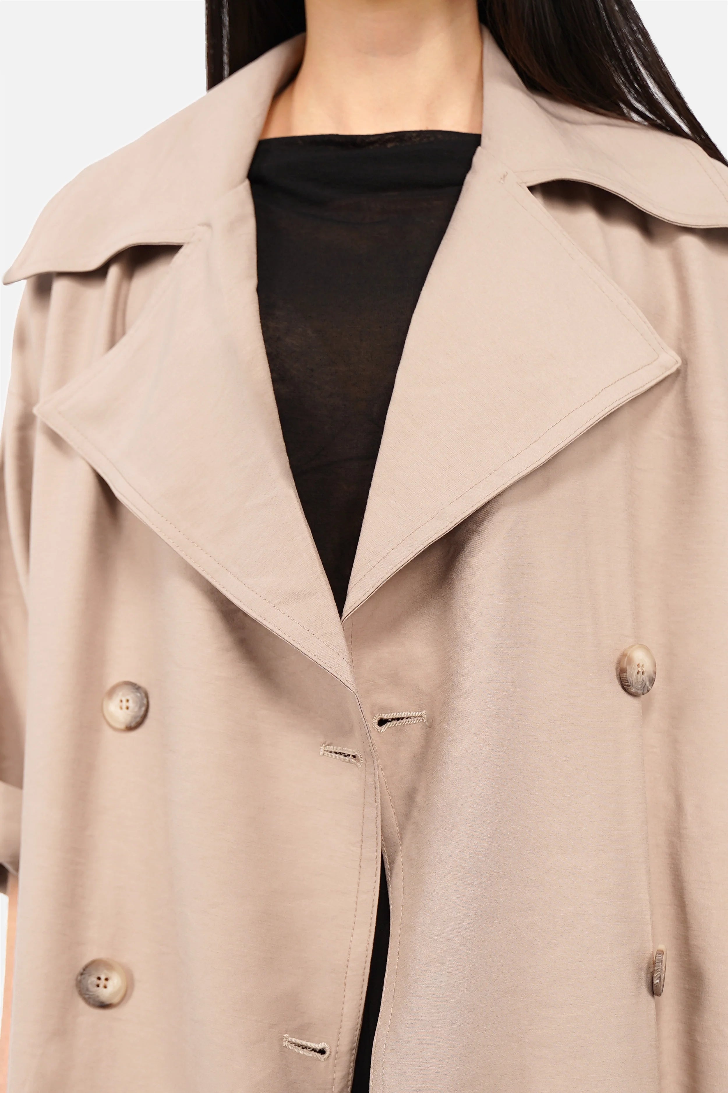 Hazel Blusenmantel Trenchcoat style with soft fabric, double-breasted buttons, belted waist, and relaxed fit