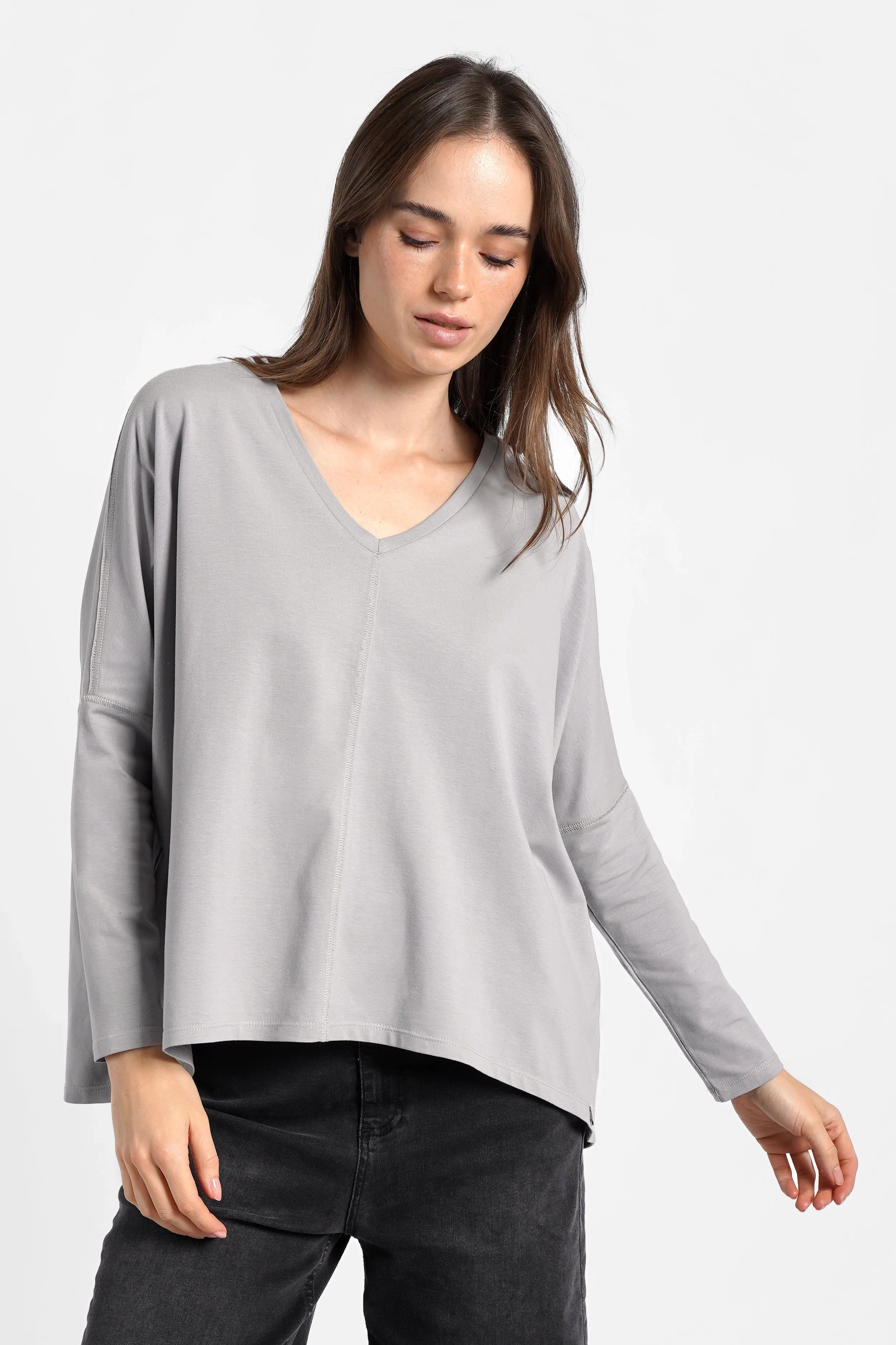 TIDA Blusenshirt Langarmshirt mit V-Ausschnitt in lockerer Kastenform aus hochwertiger Baumwolle in Grau