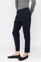 Damen Tapered Pants in Navy mit knitterarmer Qualität und modernem, schmal zulaufendem Bein