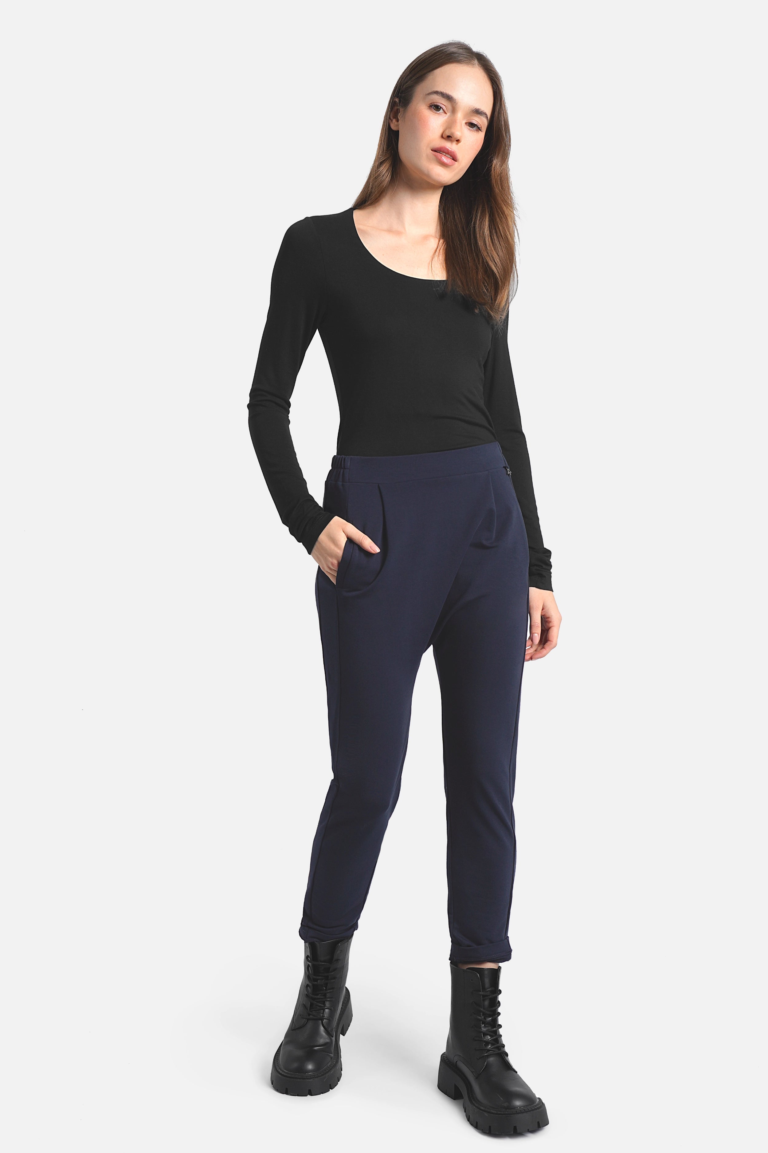 <tc>HANNA.K Pantalon sweat conique</tc>