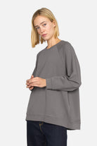 Lässiger GRACEY.K Sweater mit Oversize Passform und tonaler Logo-Stickerei