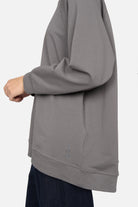 Lässiger GRACEY.K Sweater in Oversize mit A-Linie und tonaler Logo-Stickerei