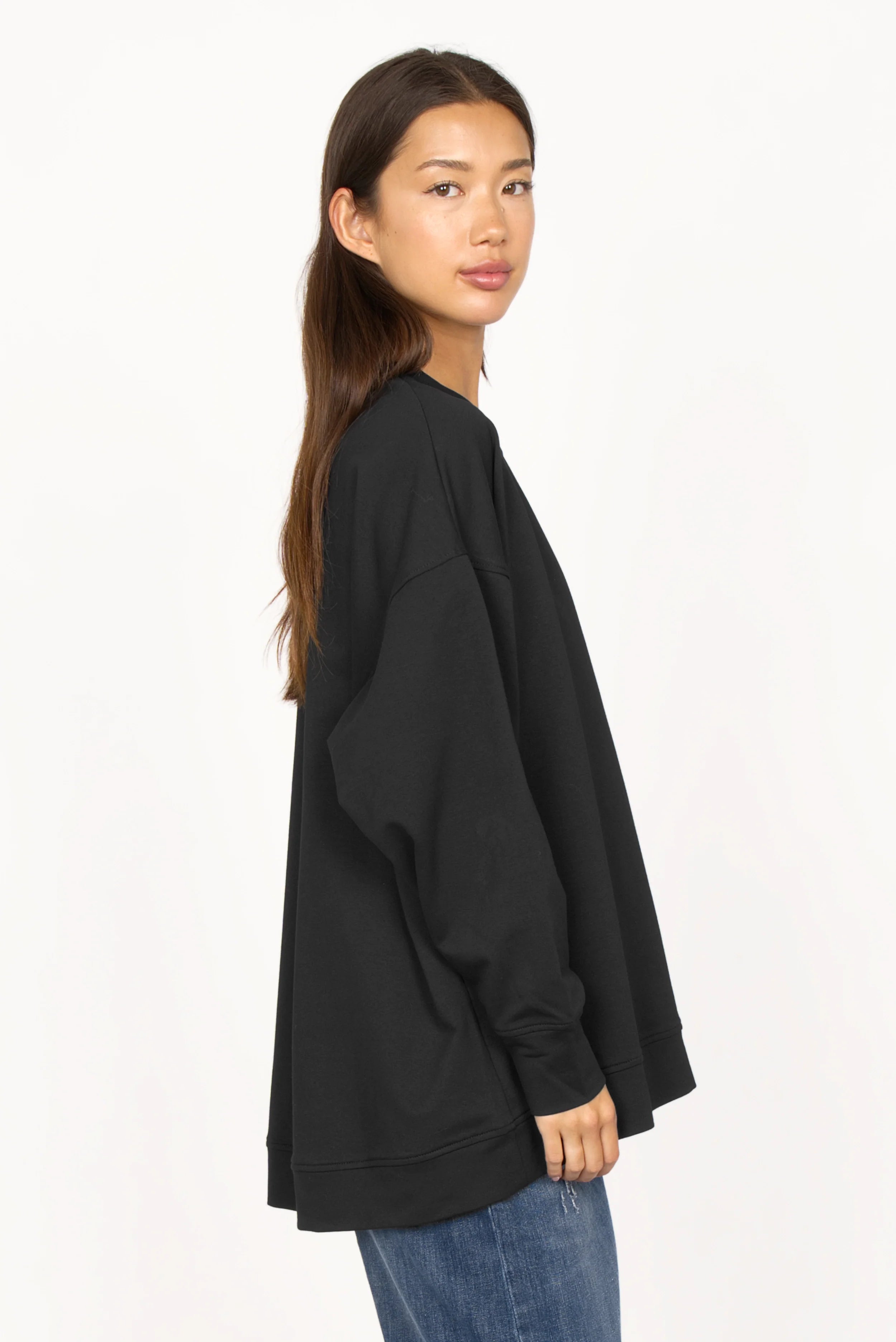 schwarzer EIREL Oversize Sweater mit gerader, entspannter Passform und überschnittenen Schultern