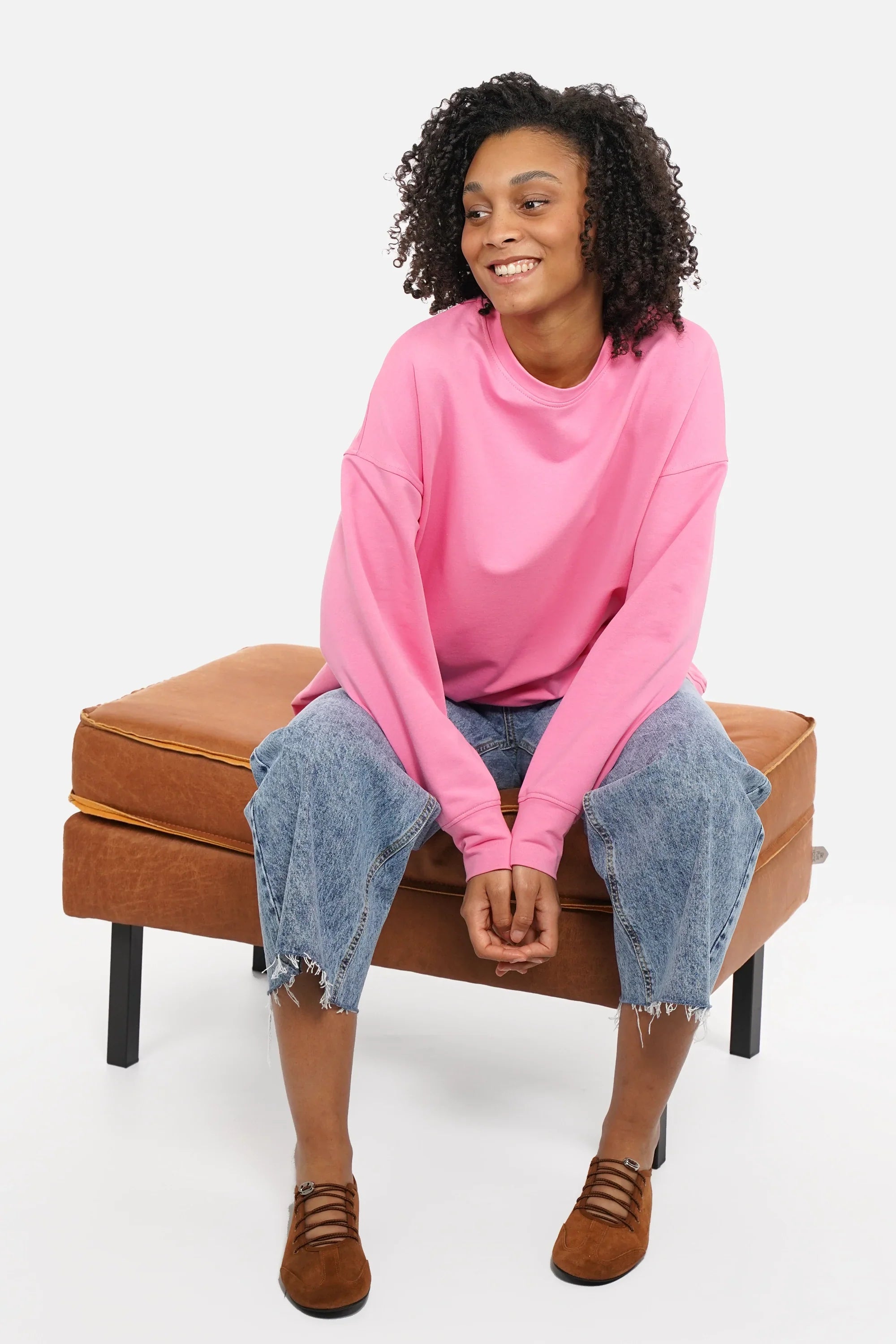 EIREL oversize sweater in soft cotton with round neckline, dropped shoulders, ribbed edges, rounded hem, tonal logo embroidery, A-line shape, and oversize fit