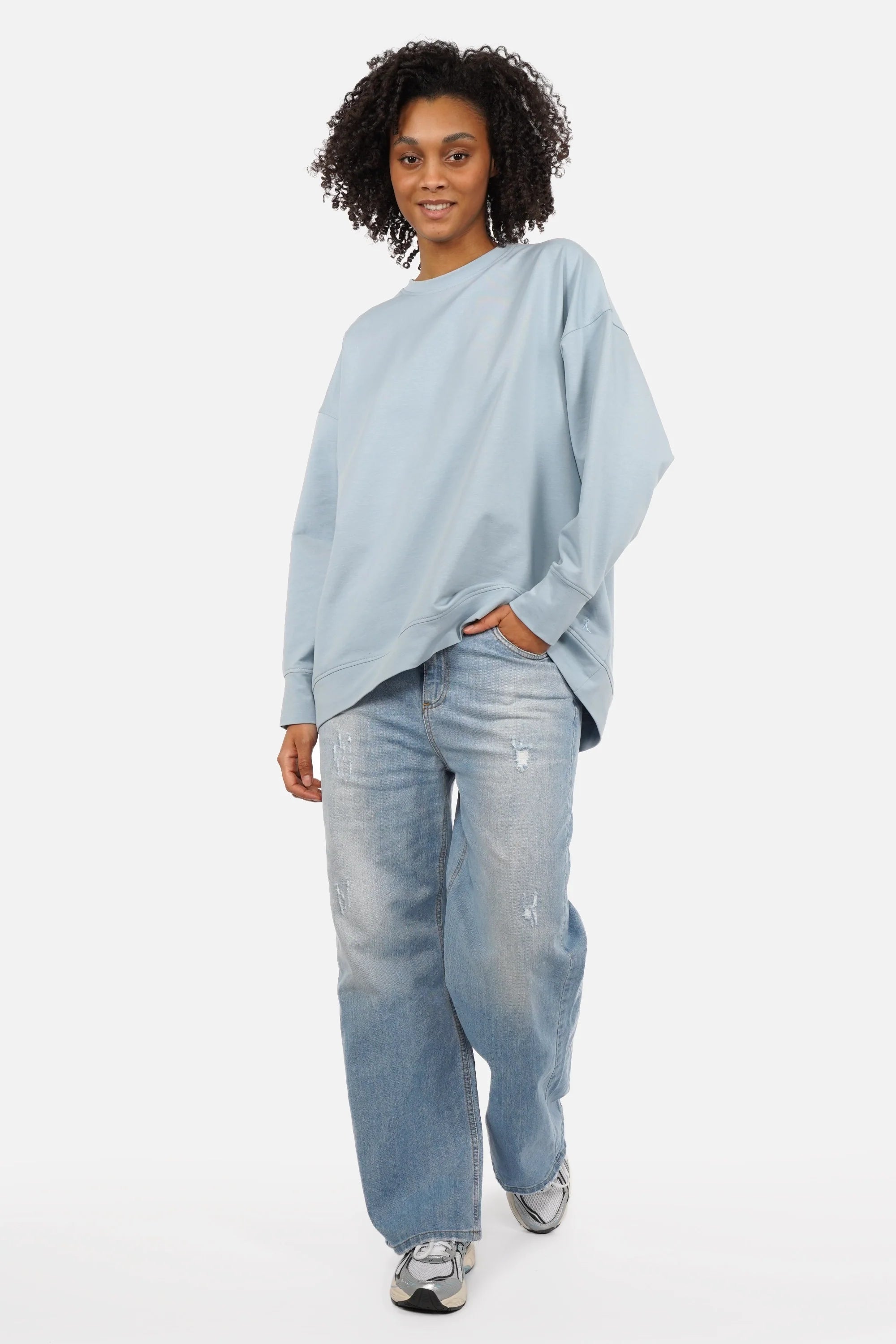EIREL Oversize Sweater in soft cotton with round neckline, dropped shoulders, ribbed cuffs, rounded hem, tonal logo embroidery, A-line shape, and oversized fit.