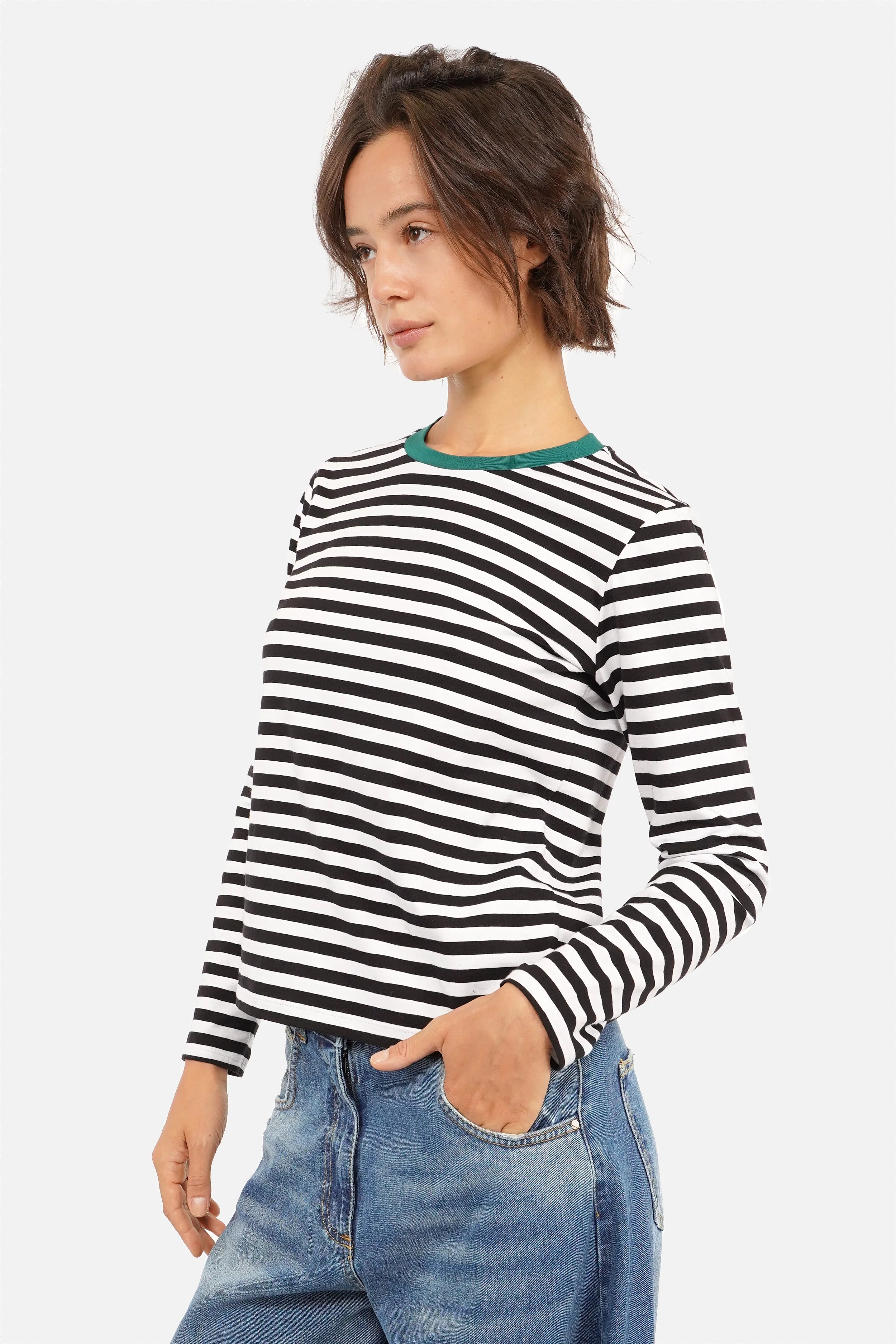ELIN Longsleeve aus gestreiftem Baumwolljersey mit Rundhalsausschnitt und Regular Fit, Rückenlänge ca. 59 cm, Model trägt Größe S