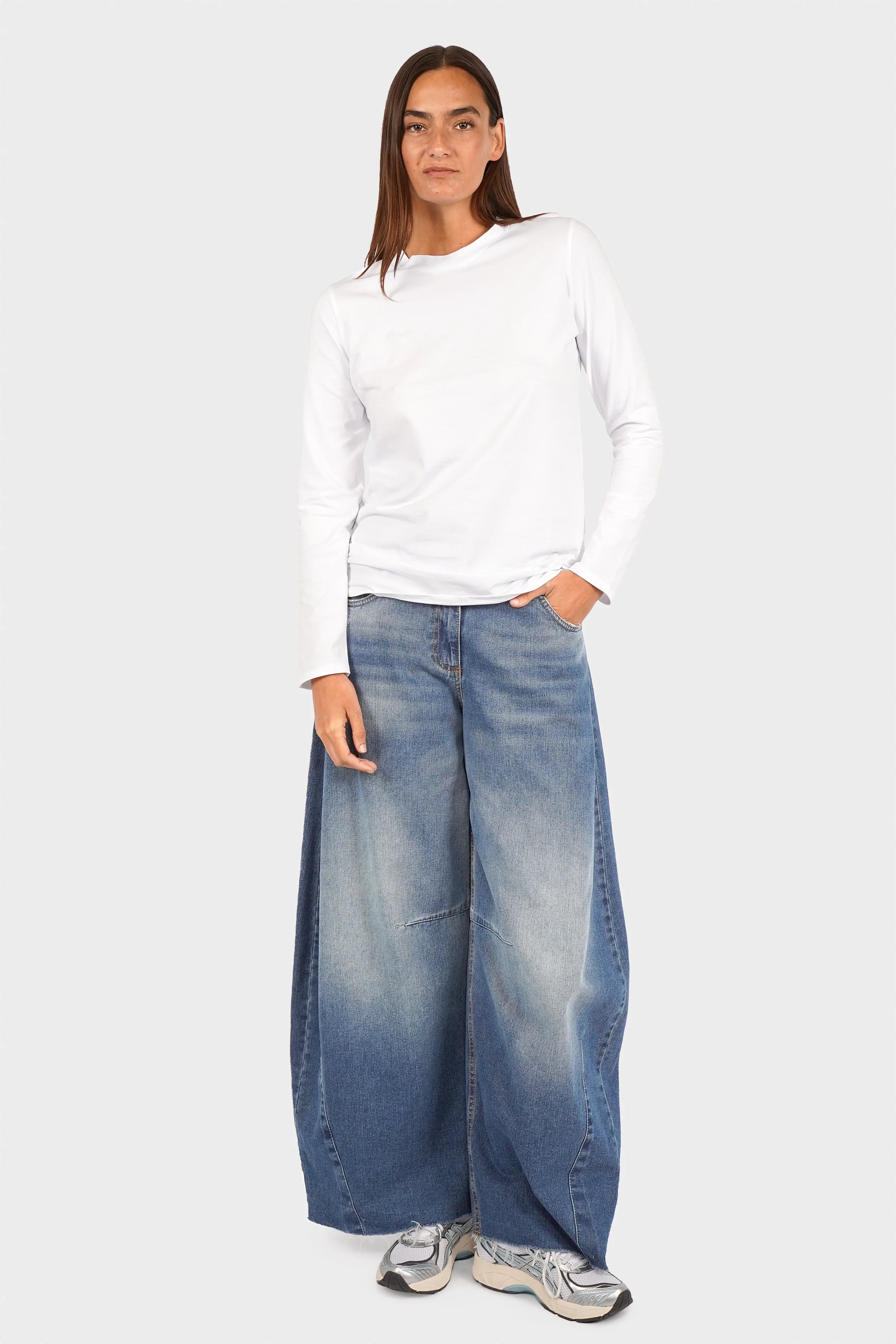 ELIN Longsleeve aus weichem Baumwolljersey mit Rundhalsausschnitt und Regular Fit in Größe S