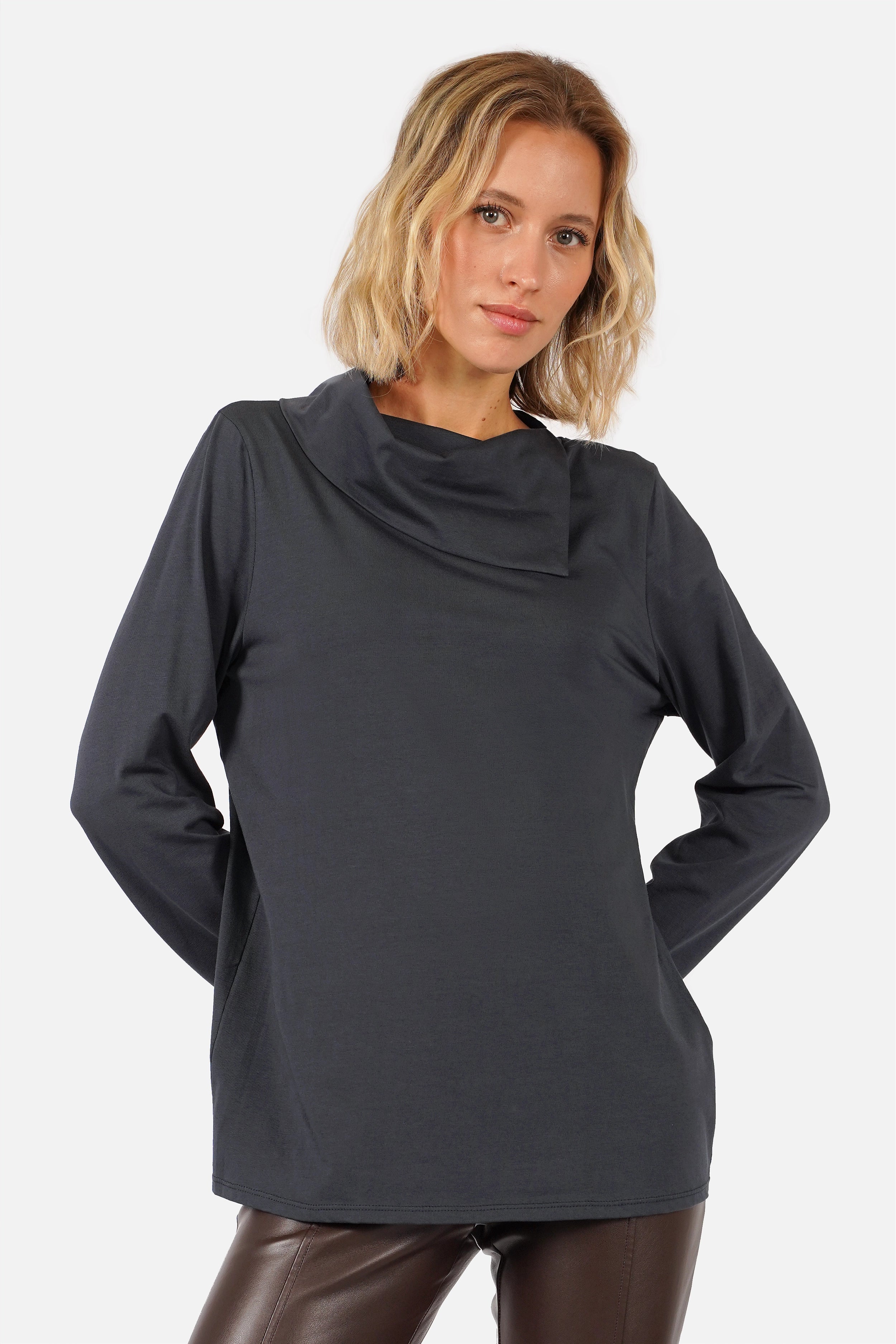 FARAMI longsleeve met asymmetrische kraag