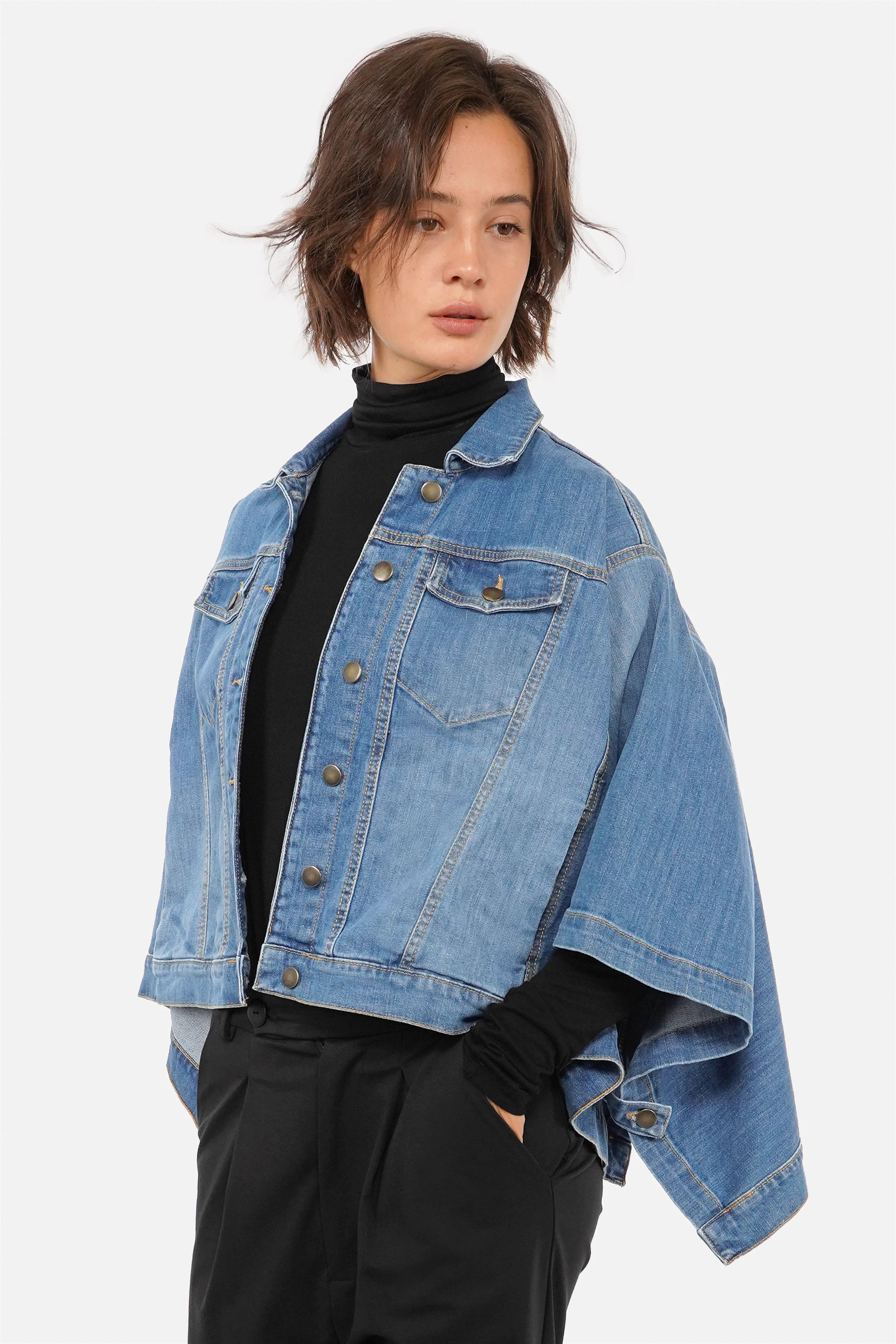 FIBI Denim Cape aus weichem italienischem Denim mit Used-Waschung und klassischem Kragen
