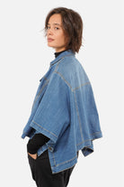 FIBI Denim Cape aus weichem, elastischem Denim mit Used-Waschung und klassischem Kragen