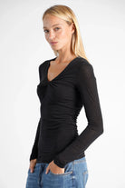 FLURRI Longsleeve black slim fit with V-neck twist detail in soft cashmere blend