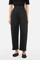 Leichte Barrel-Chino-Hose aus Baumwolle mit elastischem Bund und Relaxed Fit