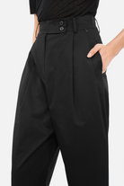 leichte Barrel-Chino-Hose aus Baumwolle mit elastischem Bund und Relaxed Fit