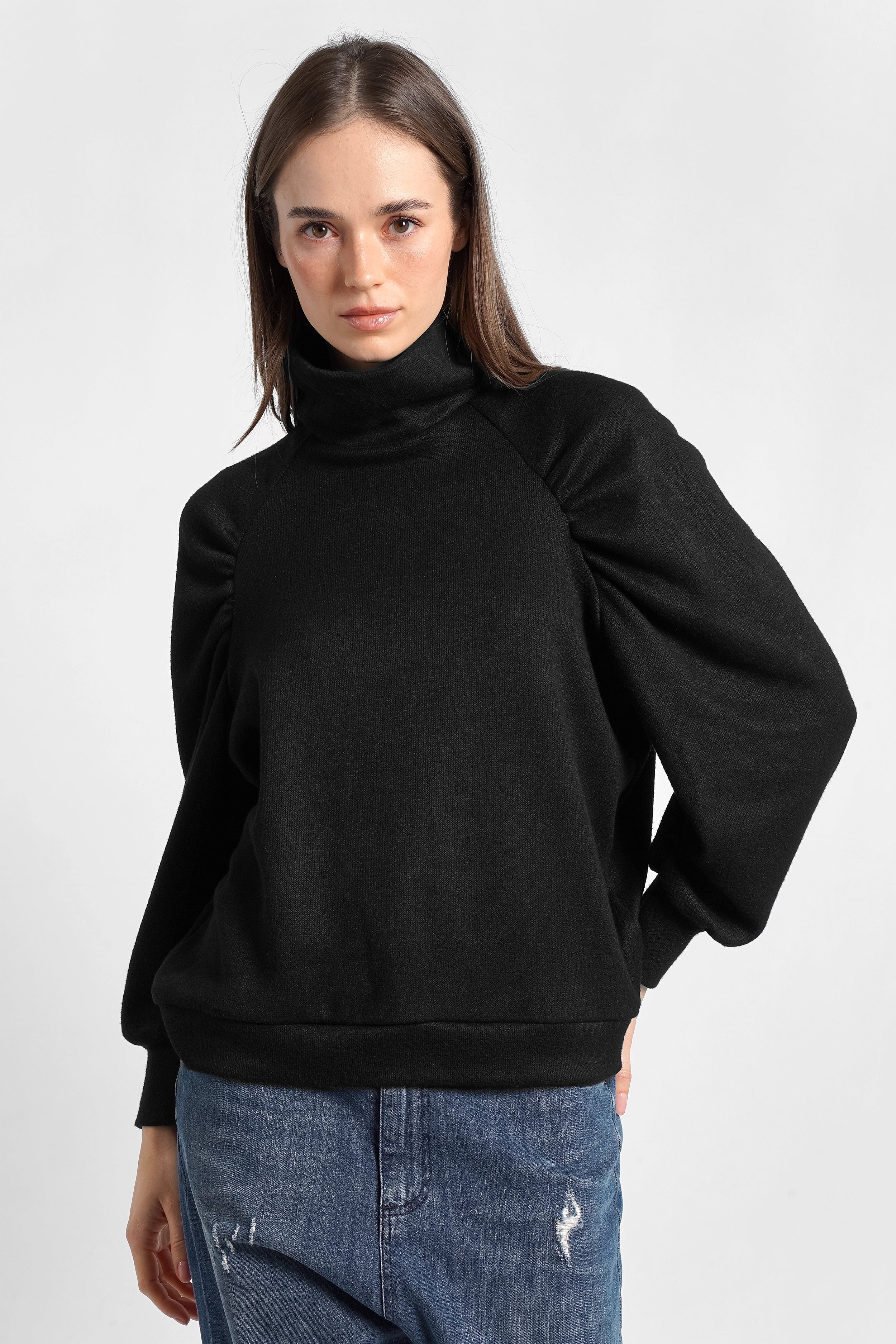 GOJKA sweatshirt in soft fine knit with stand-up collar