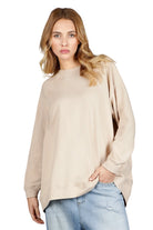 Beiger GRACEY.K Sweater mit Oversize-Schnitt, Rundhalsausschnitt und Ton-in-Ton-Logo-Stickerei, lässig und weich.