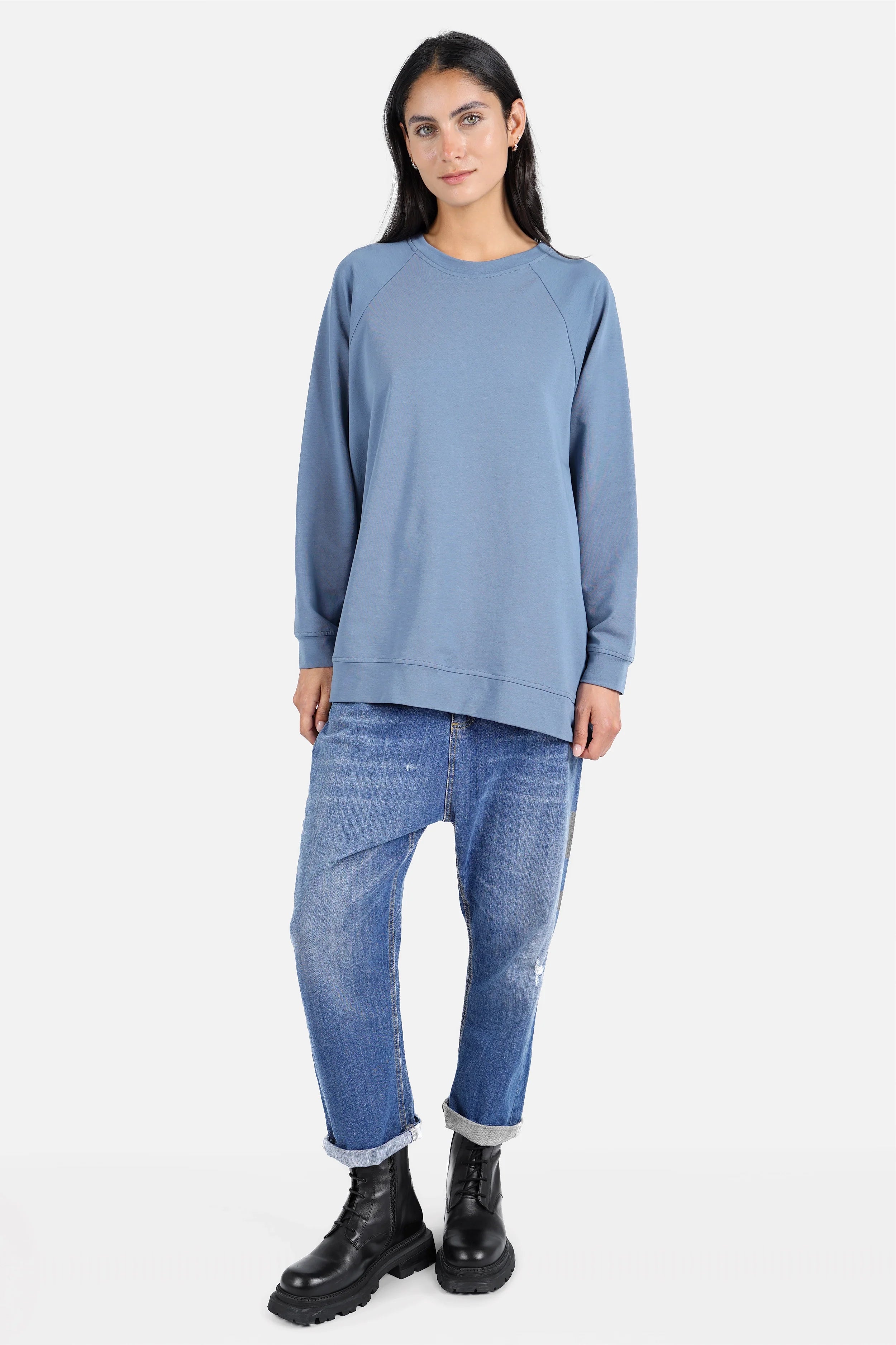 Lässiger GRACEY.K Sweater mit A-Linie, Raglanärmeln und tonaler Logo-Stickerei in Oversize-Passform