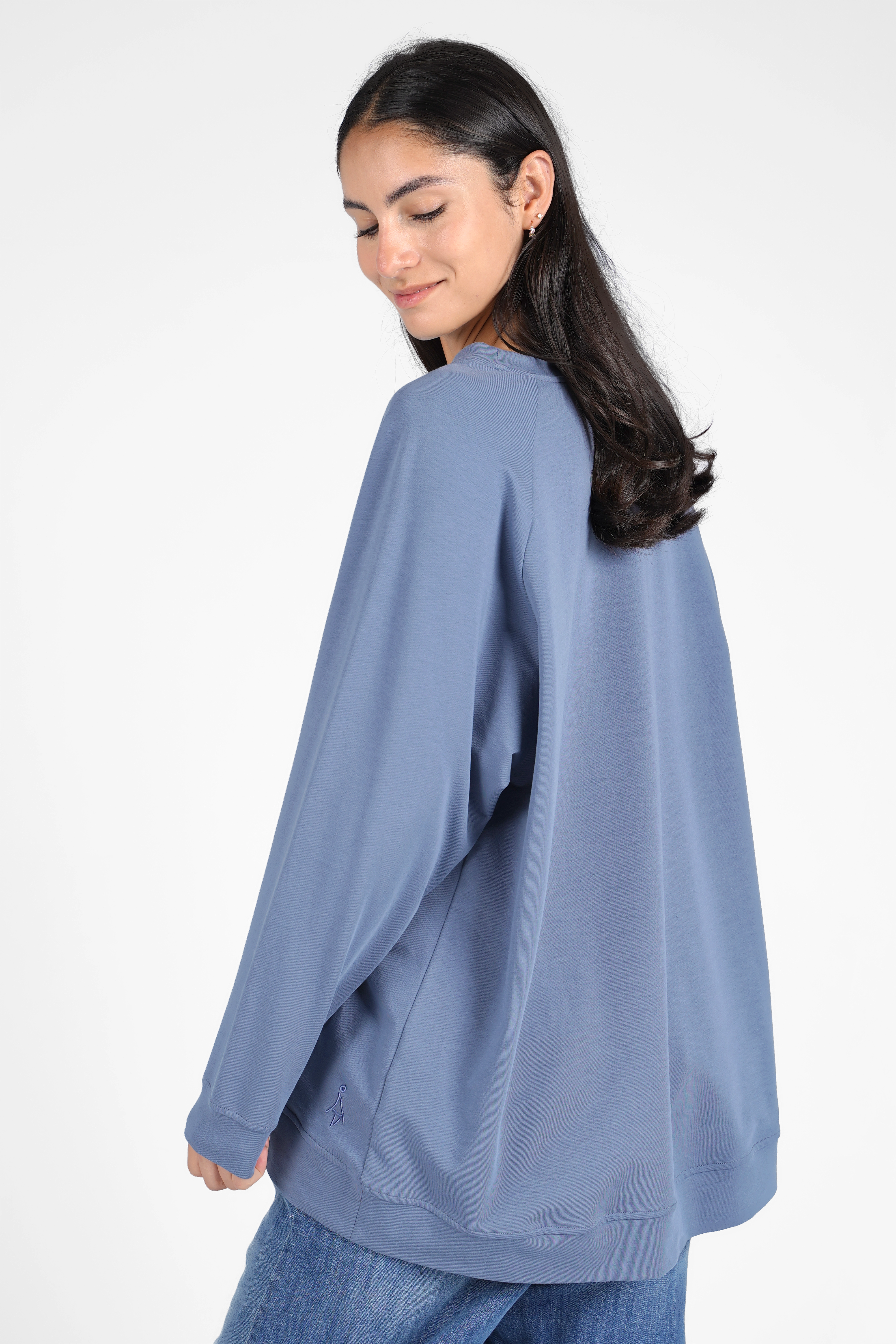 lässiger GRACEY.K Sweater mit A-Linie, oversized Passform und tonaler Logo-Stickerei in Blau