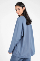 GRACEY.K Sweater in Blau mit Oversize-Passform, Raglanärmeln und tonaler Logo-Stickerei