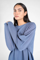 Lässiger GRACEY.K Sweater in Oversize mit A-Linie und tonaler Logo-Stickerei, weich und bequem.