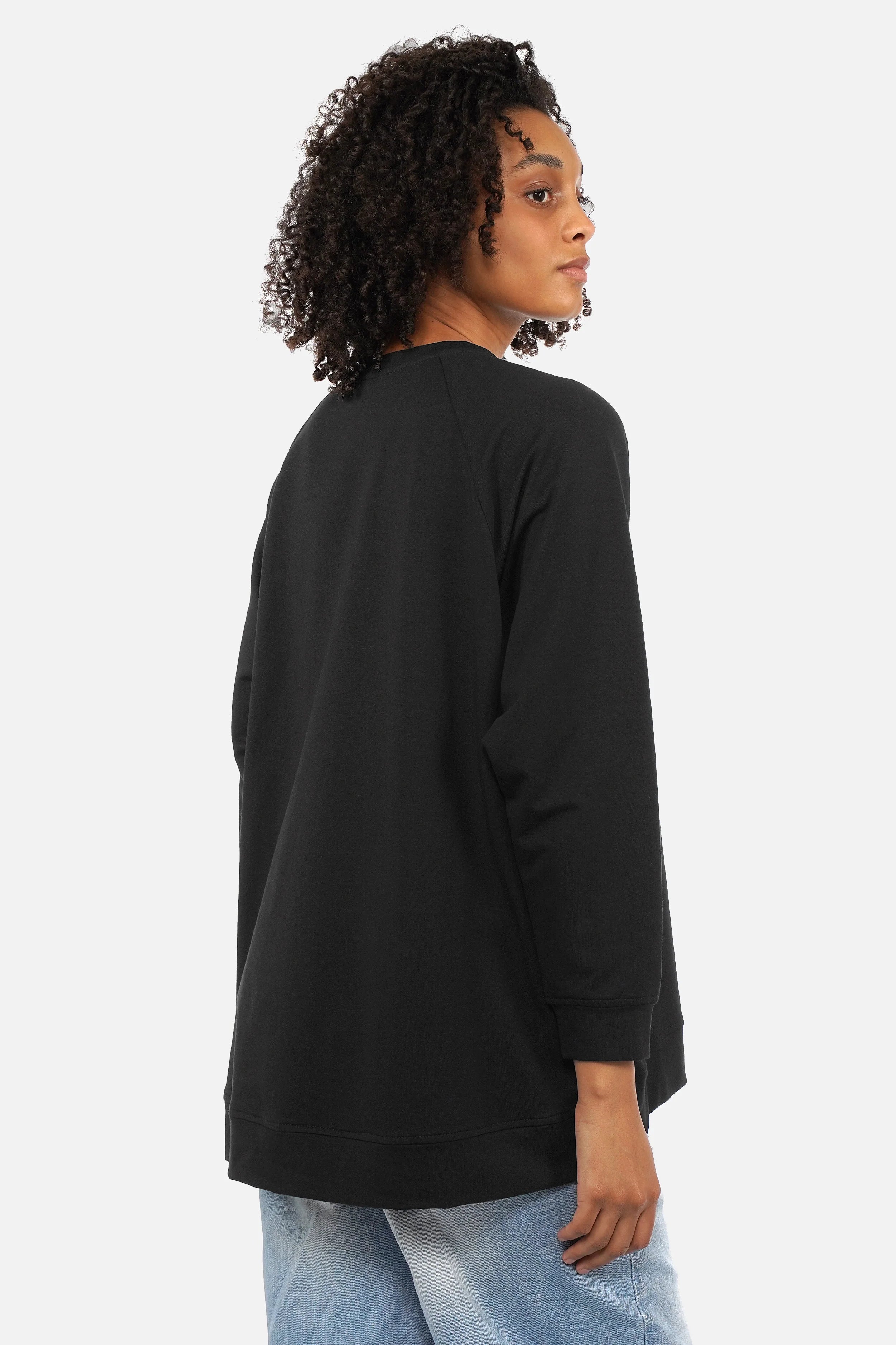 Lässiger GRACEY.K Sweater mit A-Linie, Raglanärmeln und tonaler Logo-Stickerei in Oversize-Passform