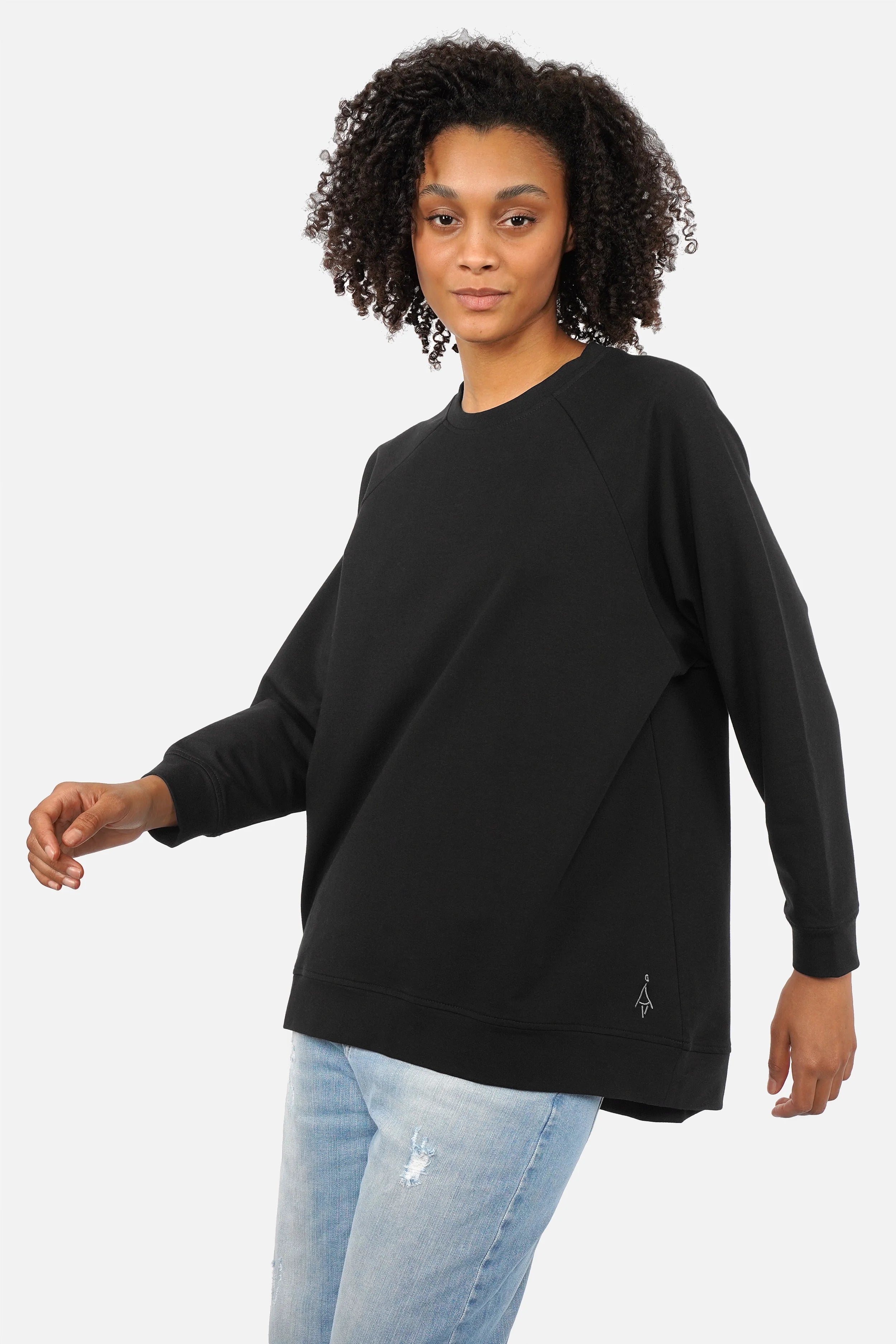 Lässiger GRACEY.K Sweater mit A-Linie, Raglanärmeln und tonaler Logo-Stickerei in Oversize-Passform